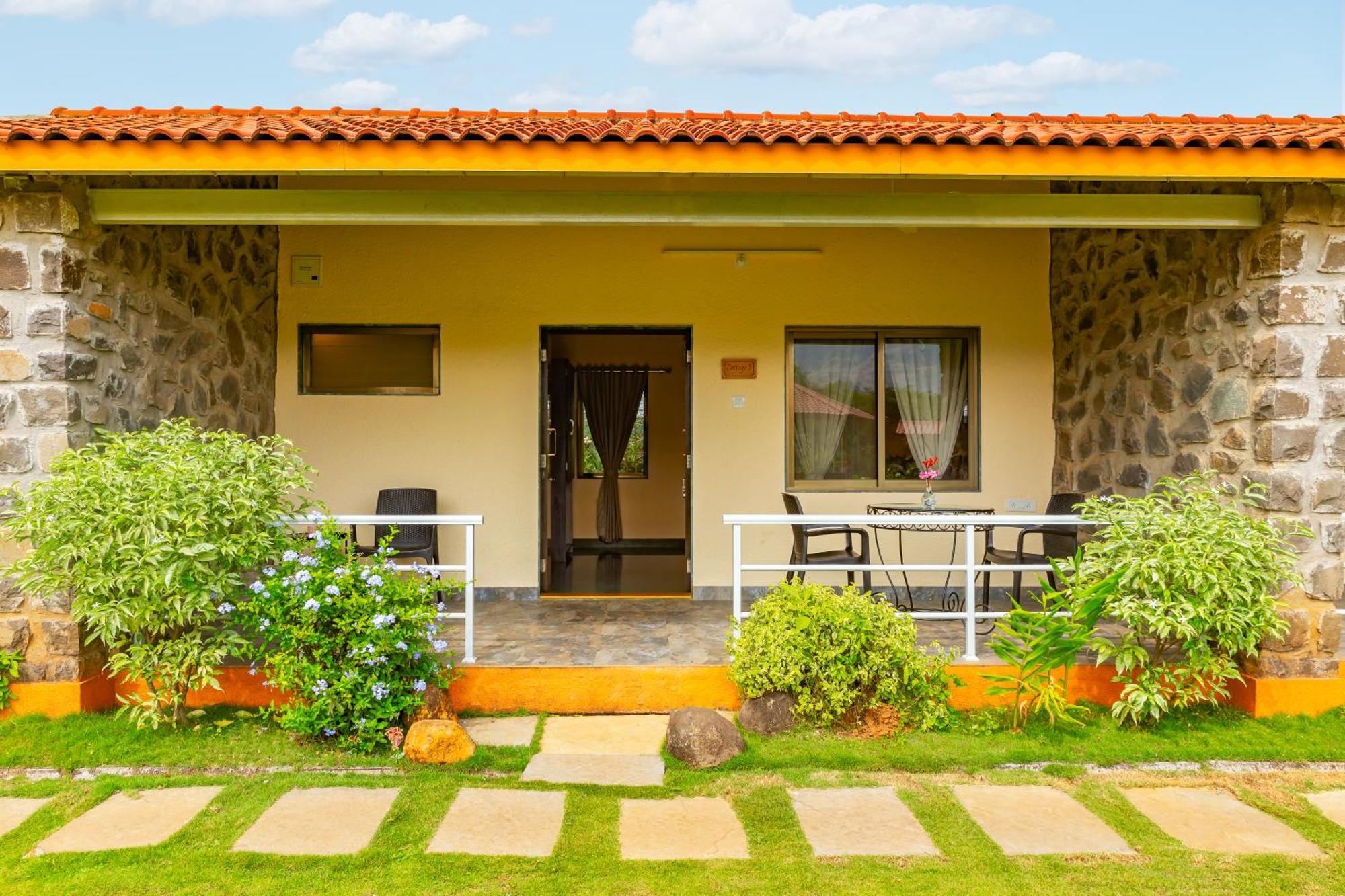 Casa Amora Lonavala Exteriör bild